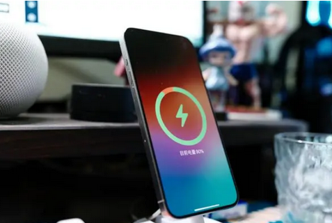 黄平苹果15换屏服务分享用什么充电器给iPhone15充电更好 